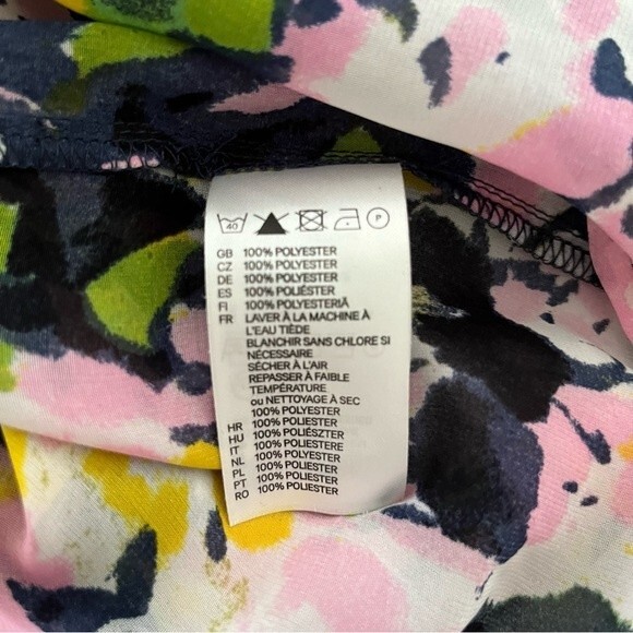 H&M Floral Button Down Blouse, Size 2 - Picture 8 of 9
